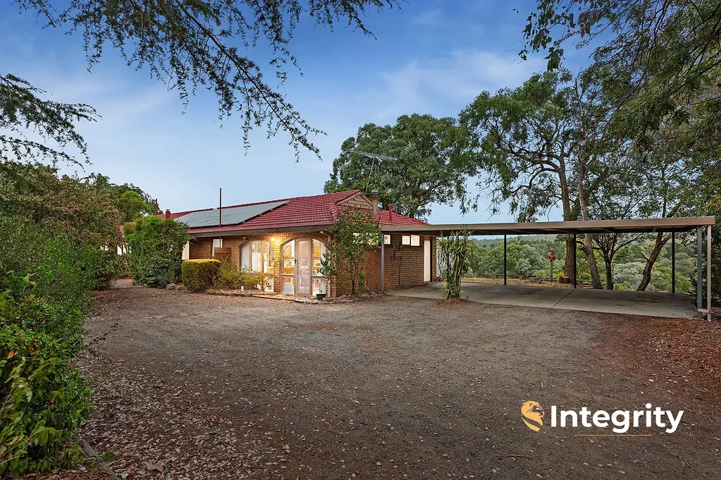 Hurstbridge 6ห้องนอน A Once-in-a-Generation 16.5 Acre Opportunity Close to Town