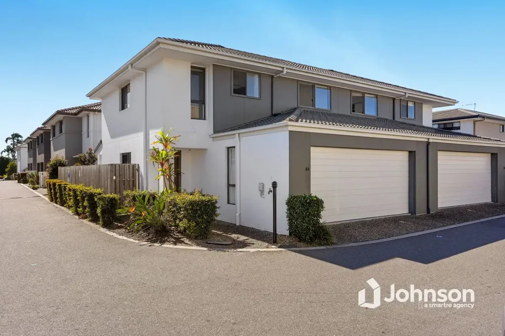 Richlands 3Moenga MOVE IN READY, MODERN, TOWNHOUSE WITH DOUBLE GARAGE & PRIVATE COURTYARD