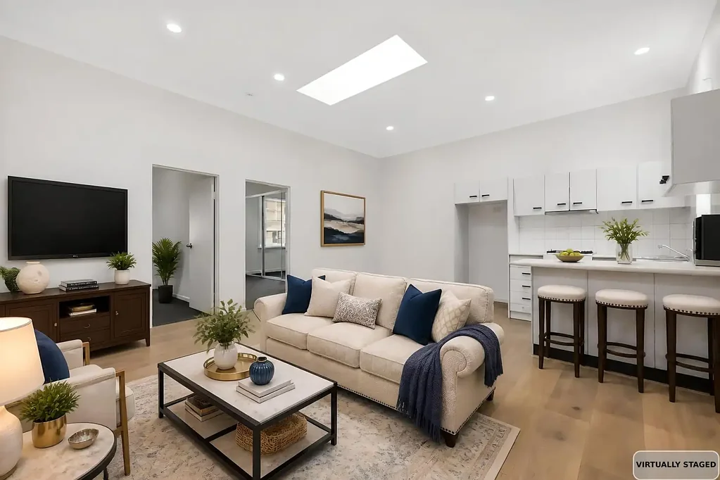 Large 2 Bedroom Charing Cross Apartment
