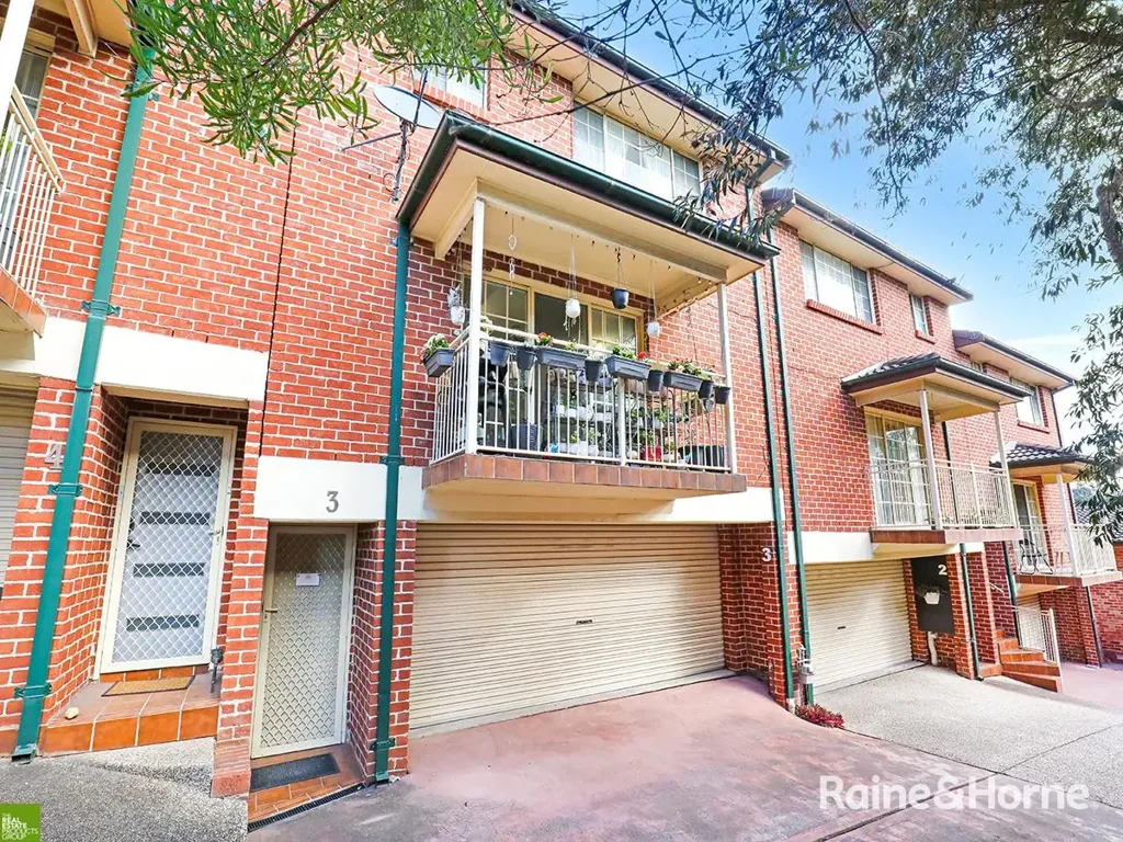 North Wollongong 2房 三层联排别墅 - 双车位上锁车库 - 距离原始海滩不足 800 米 Tri Level Townhouse - Double Lock Up Garage - Under 800 Metres to Pristine Beaches