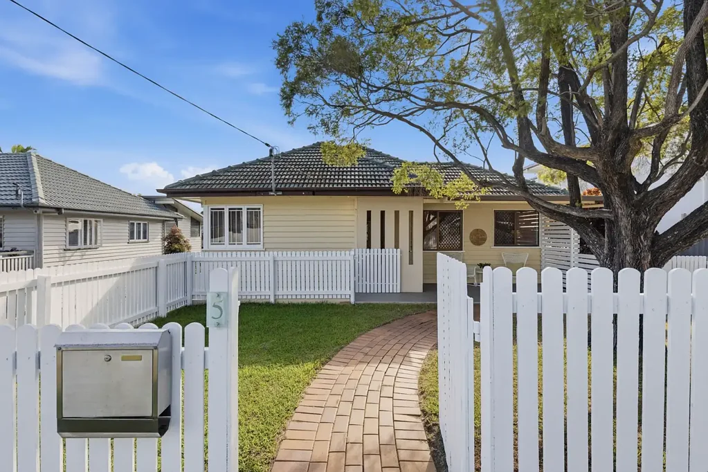 Aspley 3બેડરૂમ Elevated Character Living on a Generous Aspley Block