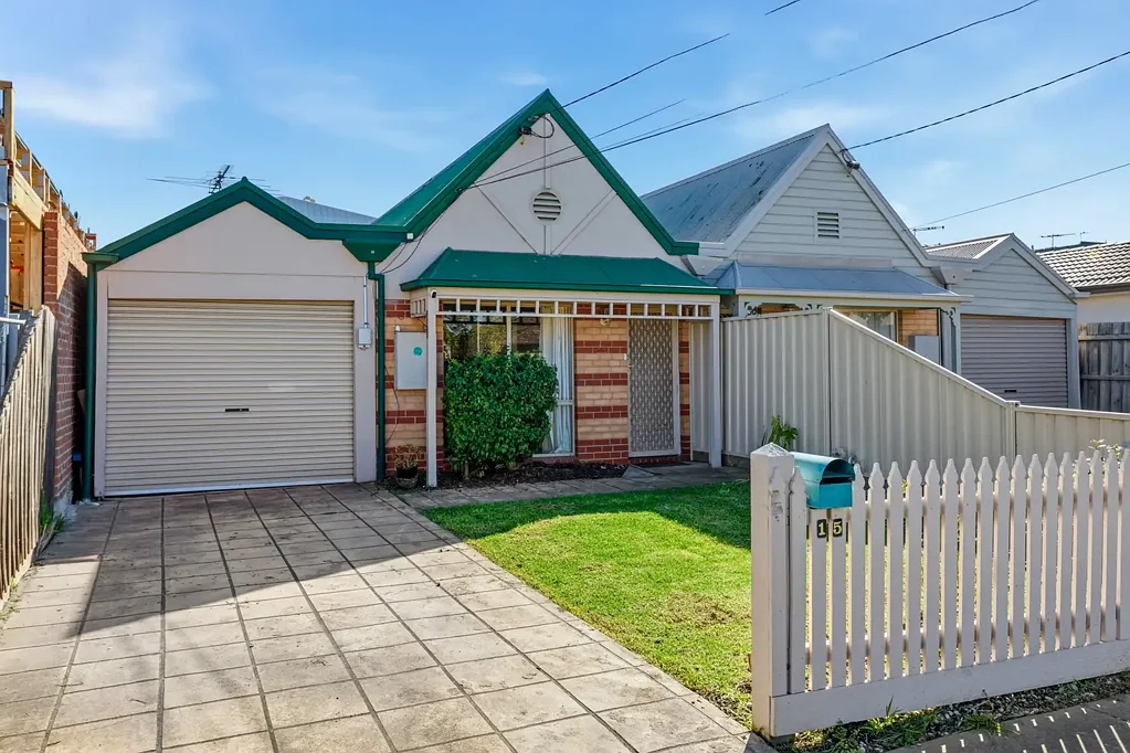 Altona North 3Kwarto Space to Live, Relax & Make Your Own