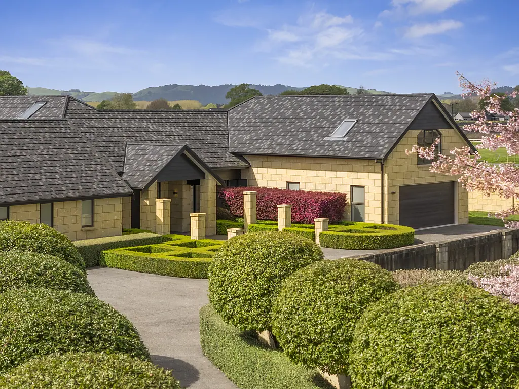 Cambridge 4 Slaapkamer Redefining Family Living - Timeless Luxury Awaits!