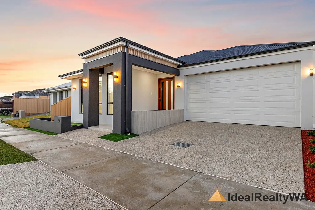 Canning Vale 4 Bedroom PRIME LOCATION & BRAND NEW & HIGH END & PARK FRONT ( ENDING DATE SALE ON 11TH , AUGUST )