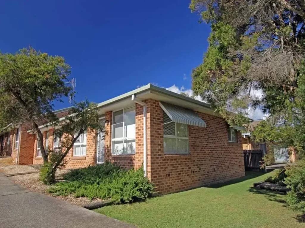 Tidy 2 bedroom unit in quiet area