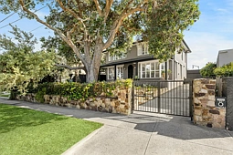 21 Surf Avenue, Beaumaris