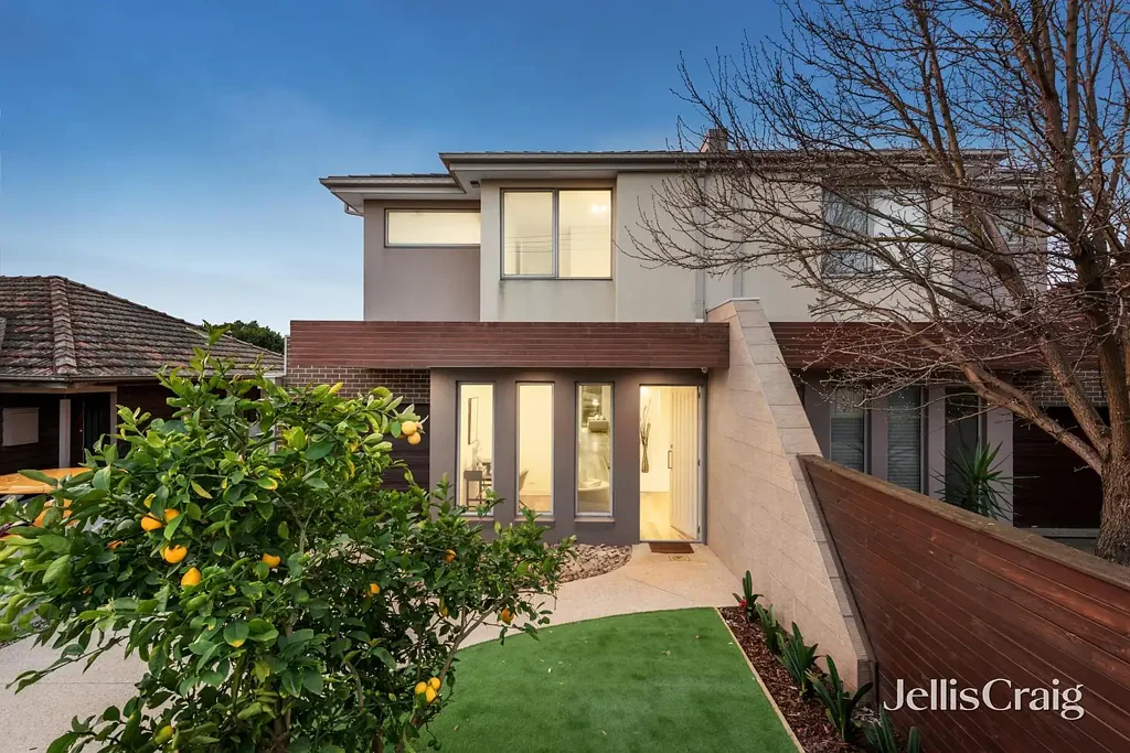 Bentleigh East 4બેડરૂમ Radiant warmth meets relaxing comfort