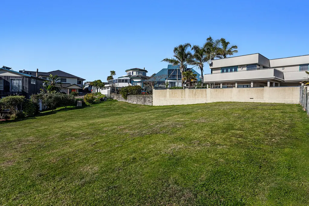 Coastlands  Prime coastal section, sea view potential!