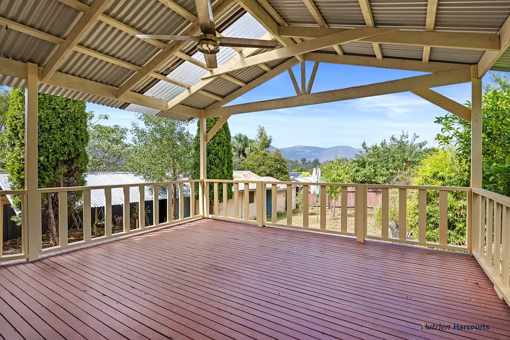 15 Eighth Street, Eildon, VIC 3713