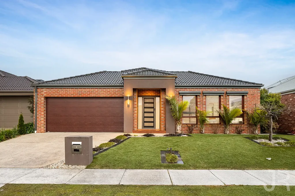 6 Lakeside Drive, Berwick, VIC 3806