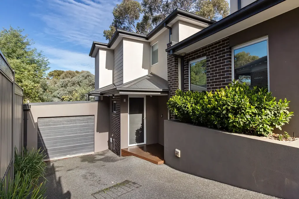 Modern Living with Leafy surrounds