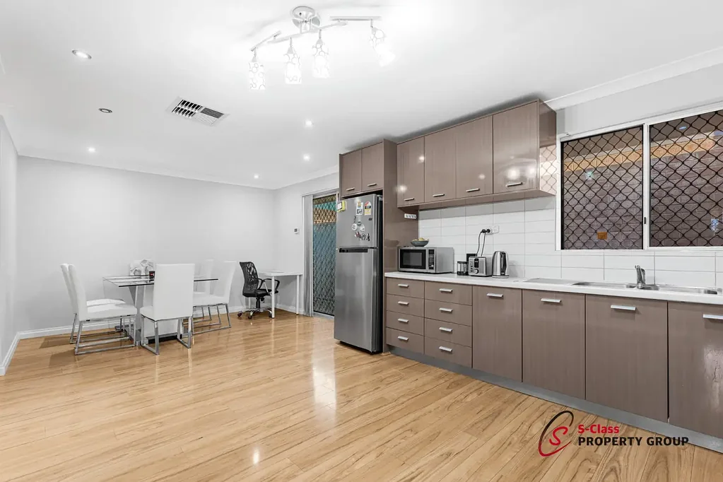 Noranda 4ห้องนอน Modernised Family Living in a Prime Noranda Cul-de-Sac!