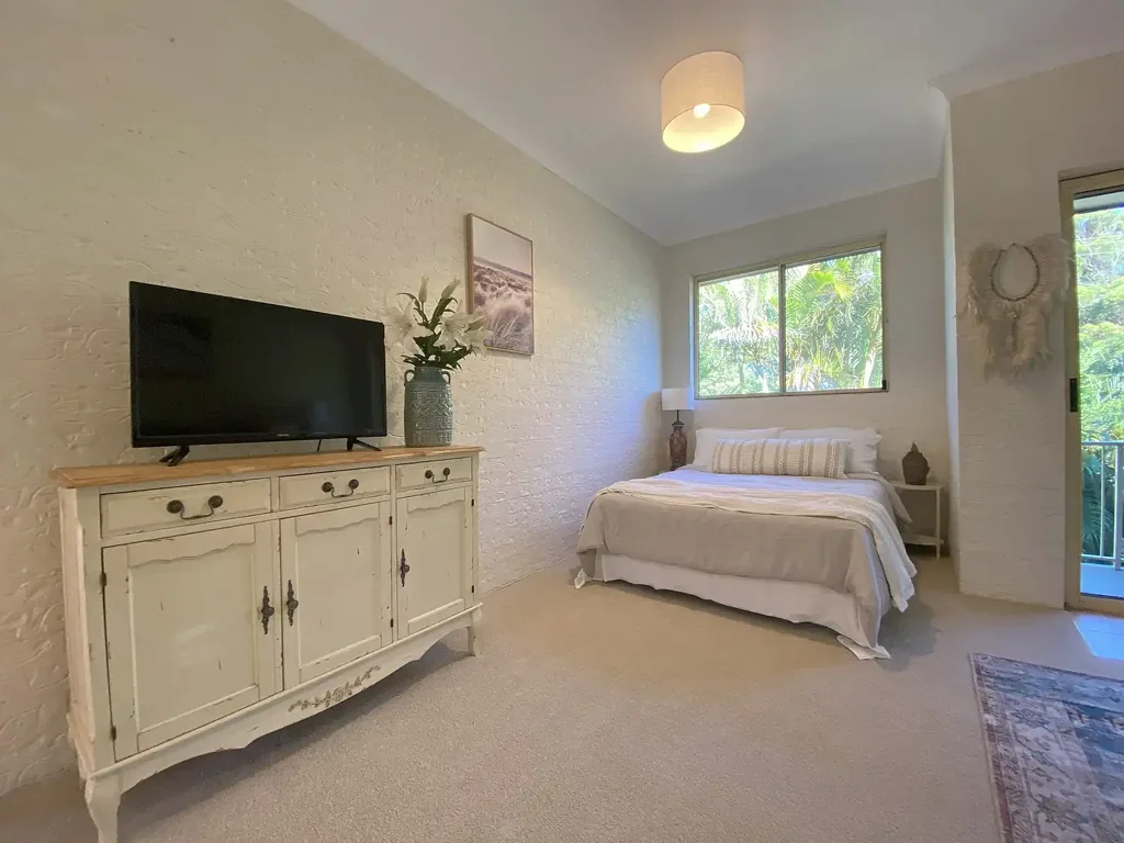 Spacious, Furnished, Renovated