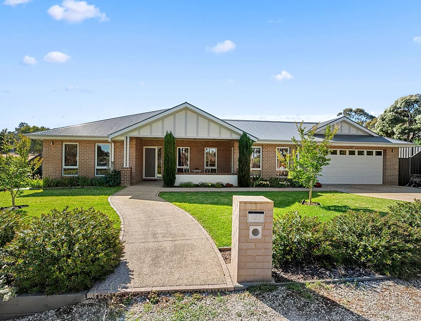 1/144 St Killian Street, White Hills, Bendigo, 4 ห้องนอน, 2 ห้องน้ำ, House