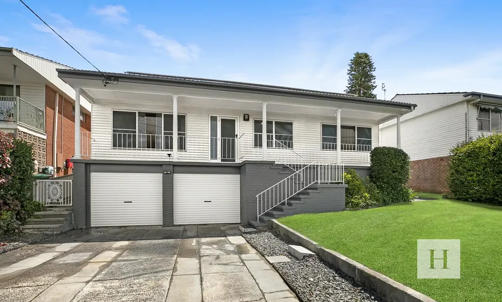 Gorokan 3 Bedroom Easy Living with Lake Views