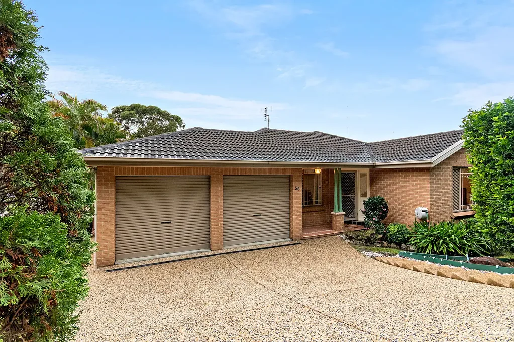 Charlestown 3ห้องนอน Torrens Title, Brick-and-Tile Home Delivers Spacious Family Living