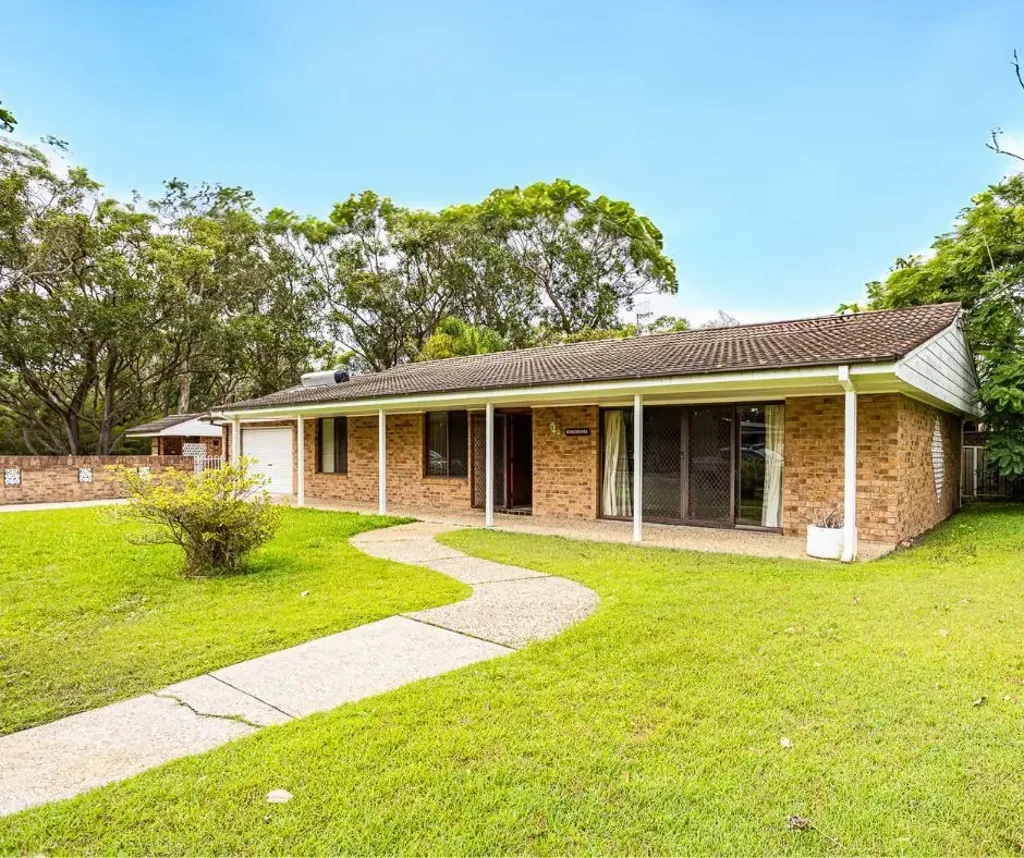 Hawks Nest 3ห้องนอน Price adjustment, priced to sell
Relaxed Coastal Living – Brick & Tile Home Beside Bushland