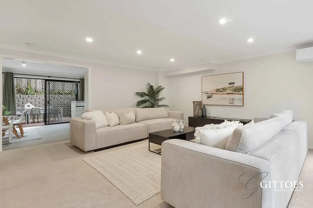 North Gosford 3ห้องนอน Spacious Multi-Level Living in Convenient Location