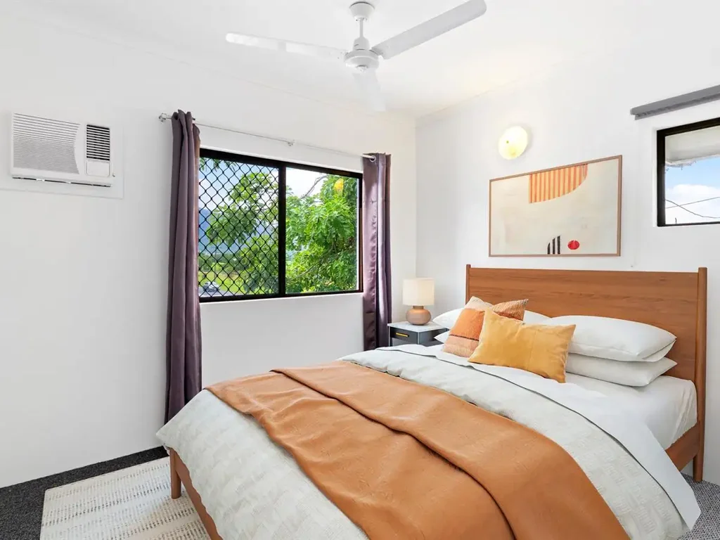 Freshwater 2બેડરૂમ Beat The Rental Blues Today With This Upstairs Unit With Main Road Frontage !
