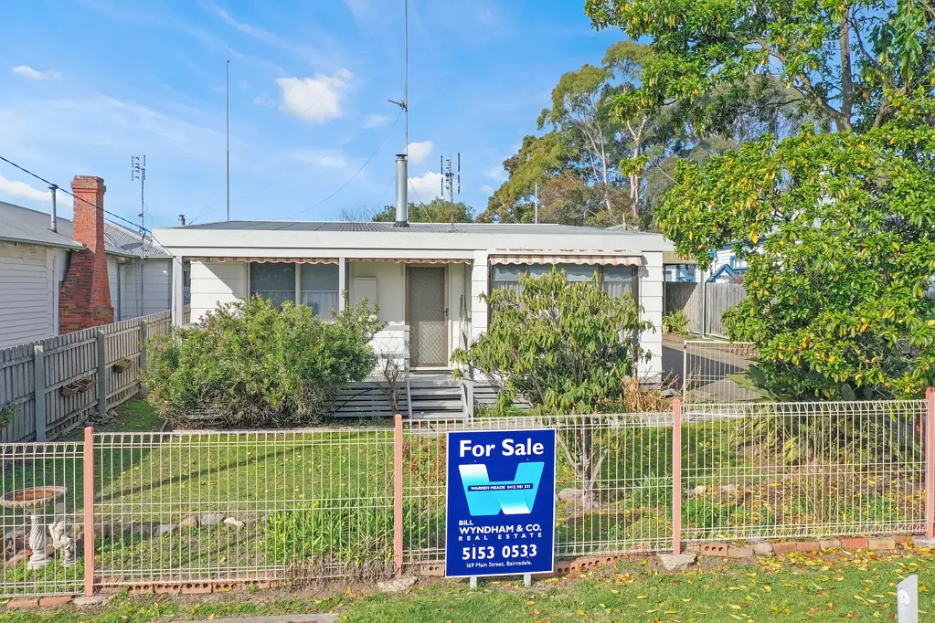East Bairnsdale 3 Bedroom Low Maintenance Home Overlooking Parkland