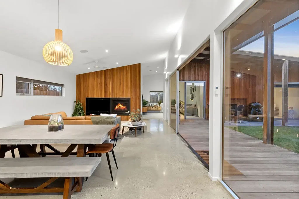 Ocean Grove 4 Slaapkamer Architectural Family Living with Seamless Indoor–Outdoor Flow and Oversized Garage