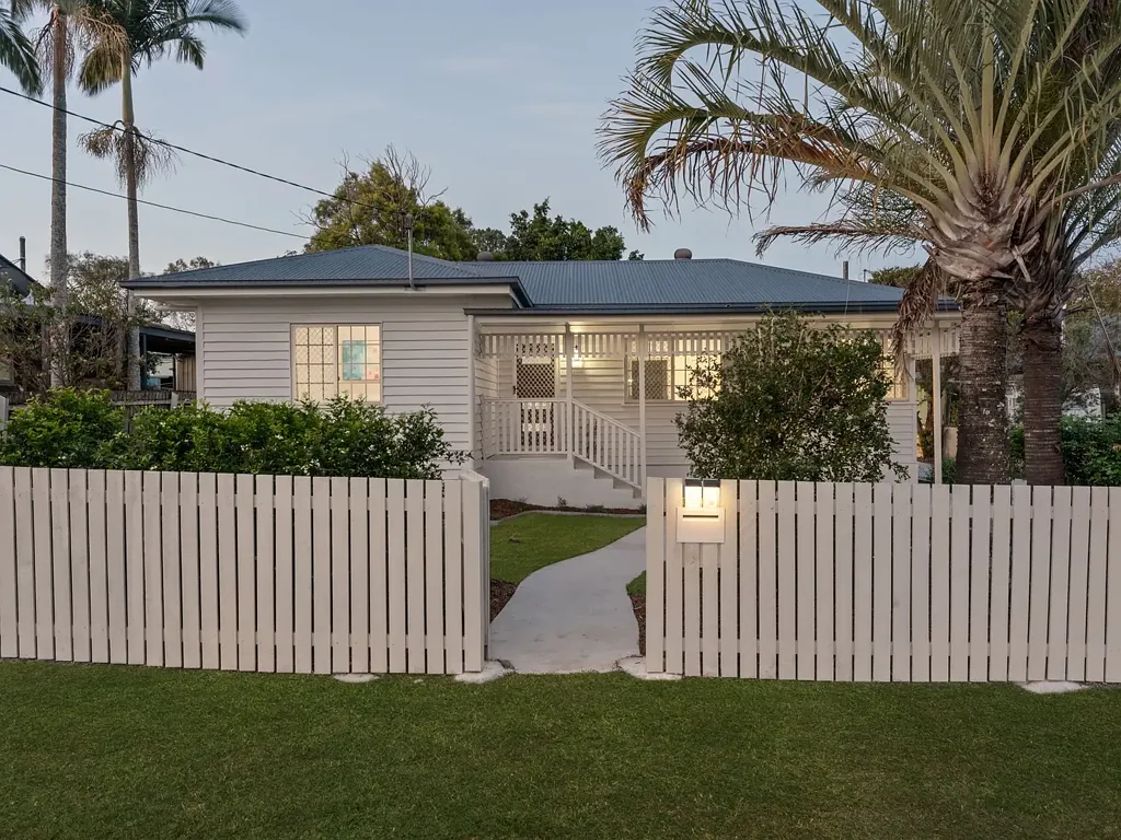 Booval 3房 经典昆士兰风格 627m²宽敞地块 全新翻新厨房 高天花板抛光木地板 3卧2卫随时入住 Booval热门片区 Queensland Heritage Meets Modern Luxury