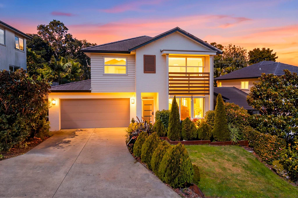 Flat Bush 5房  Fletcher Built  Reserve-Side Living