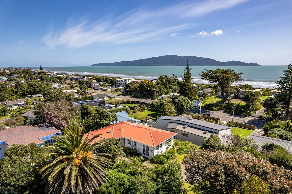 4 Rangihiroa Street, Waikanae Beach, Kapiti Coast, Wellington