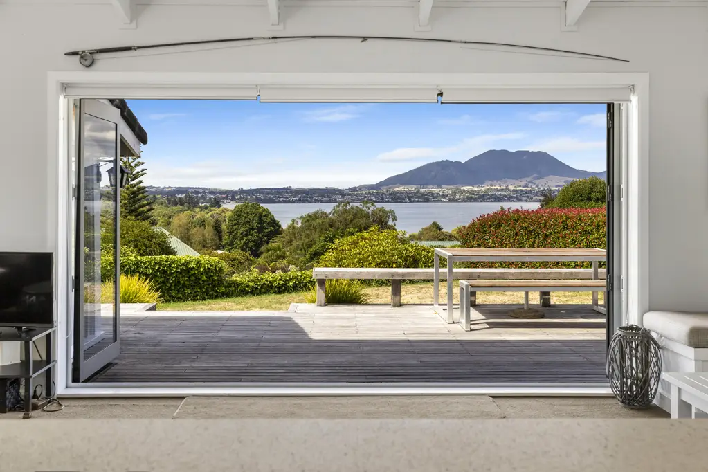 Acacia Bay 4 Bedroom Lake Taupo Lifestyle Plus