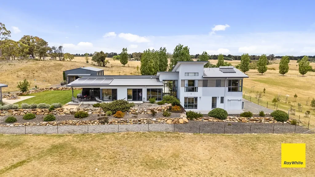 Bywong 4ਬੈੱਡਰੂਮ Private 3.89ha Modern Family Sanctuary with Sweeping Rural Views