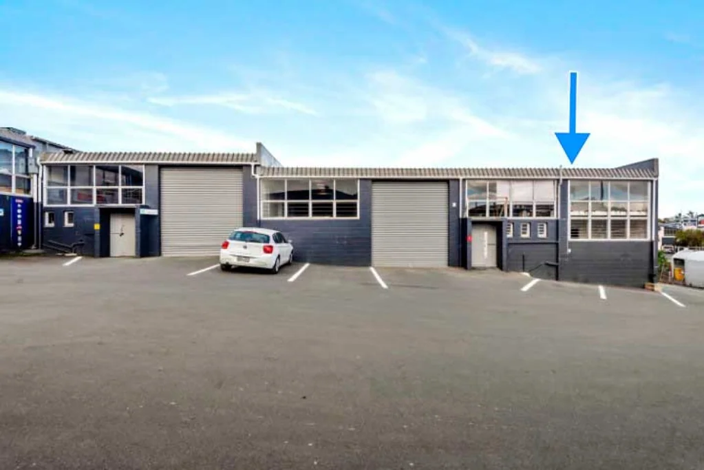 Wairau Valley 242 sqm warehouse / office + 6 car parks