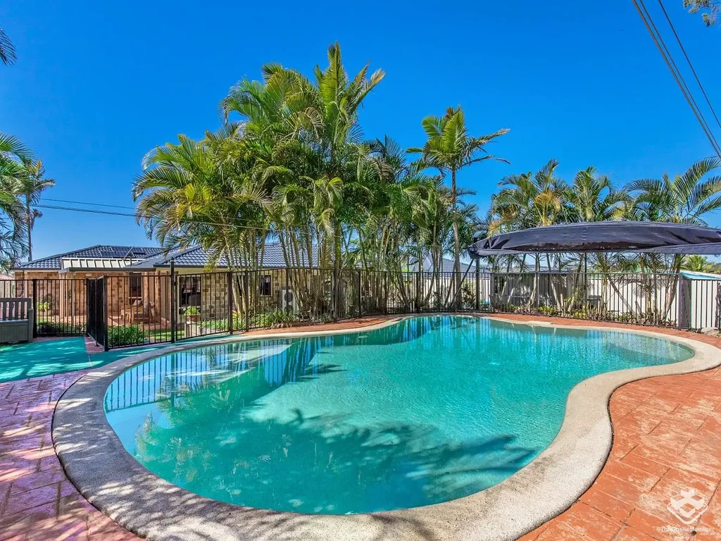 Helensvale 4Kwarto Stunning Opportunity on 801m2