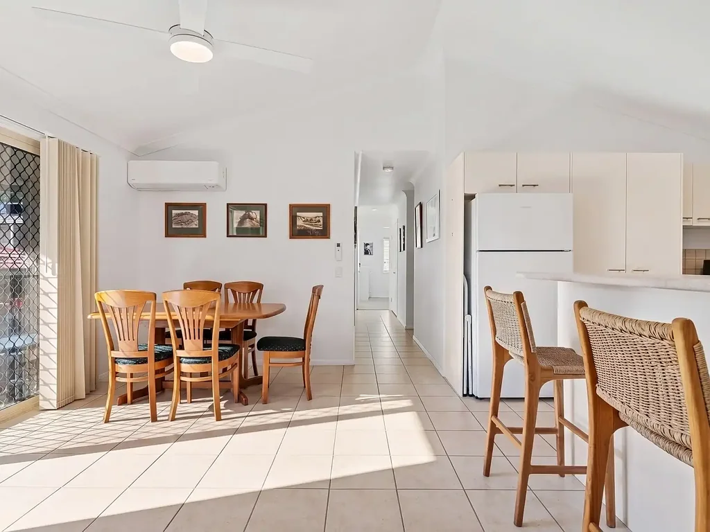 Currumbin Waters 3Kwarto End Position | Single Level | Only One Adjoining Neighbour
