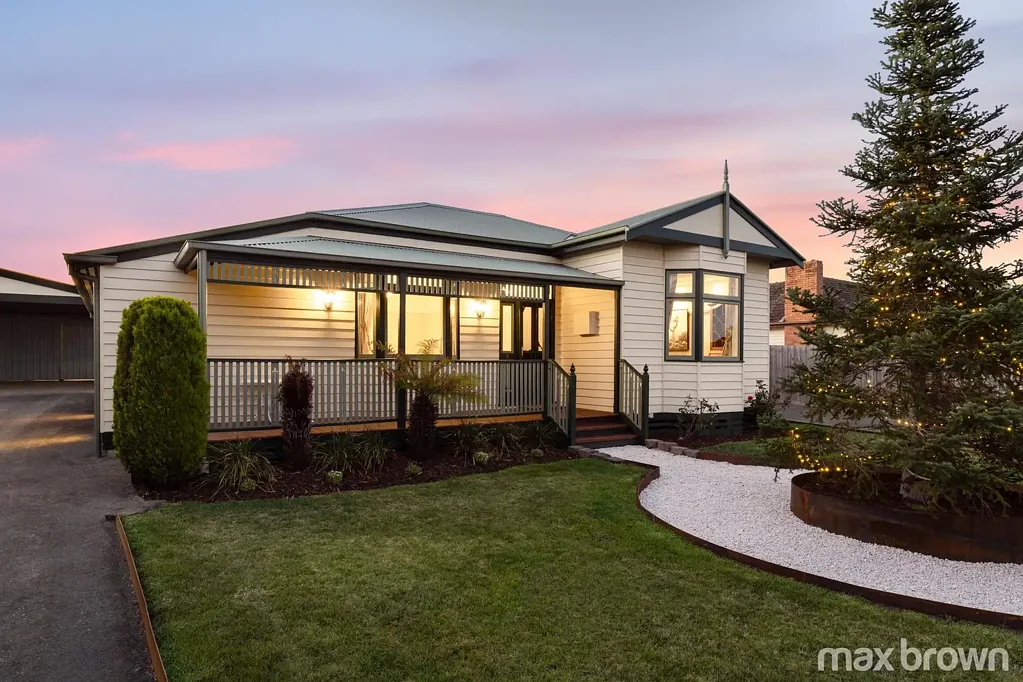 Croydon North 4ห้องนอน CHARMING WEATHERBOARD HOME ON 1617SQM WITH PLANNING PERMIT