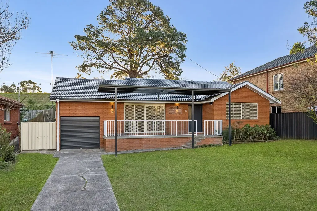 Renovated Three Bedroom House with Study & Sun Room