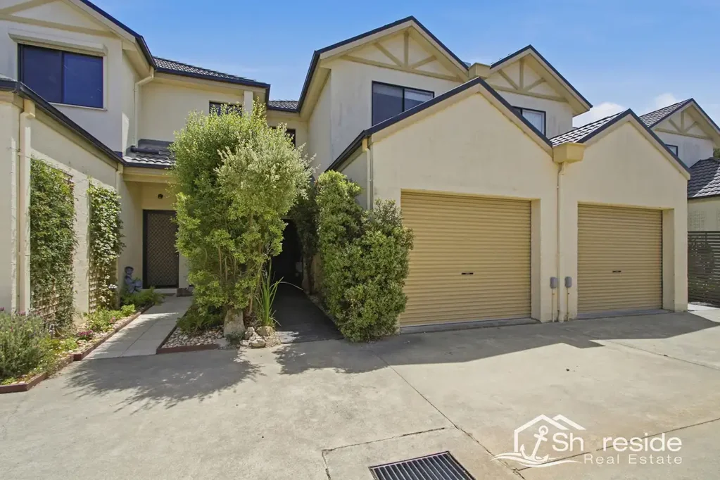 Lakes Entrance 3બેડરૂમ Coastal Living, Only Steps from Sand and Water
