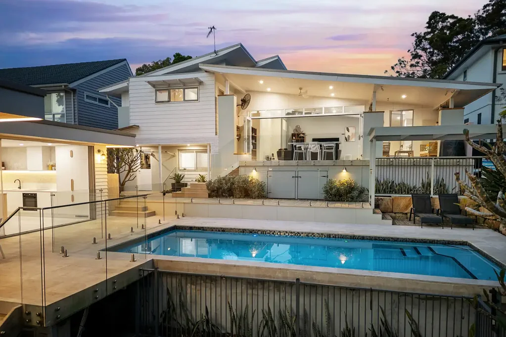 Avoca Beach 6房  Experience coastal luxury at its finest