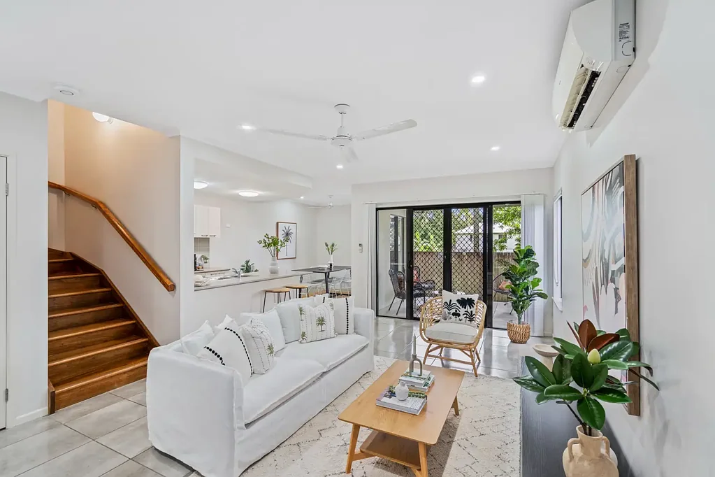 CENTRAL FOUR BEDROOM TOWNHOUSE