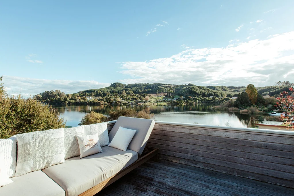 Lake Rotoiti 7 Slaapkamer Space and Scale – A Waterfront Legacy