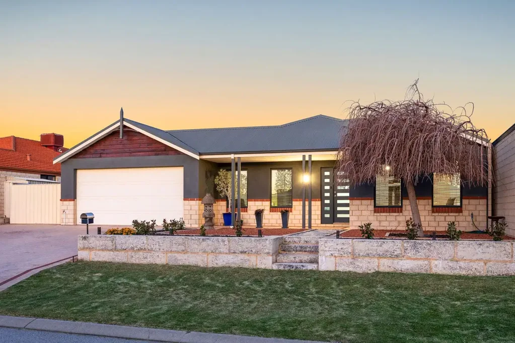 Port Kennedy 3ਬੈੱਡਰੂਮ Ventura-Built Family Home with Pool & Side Access on 756sqm