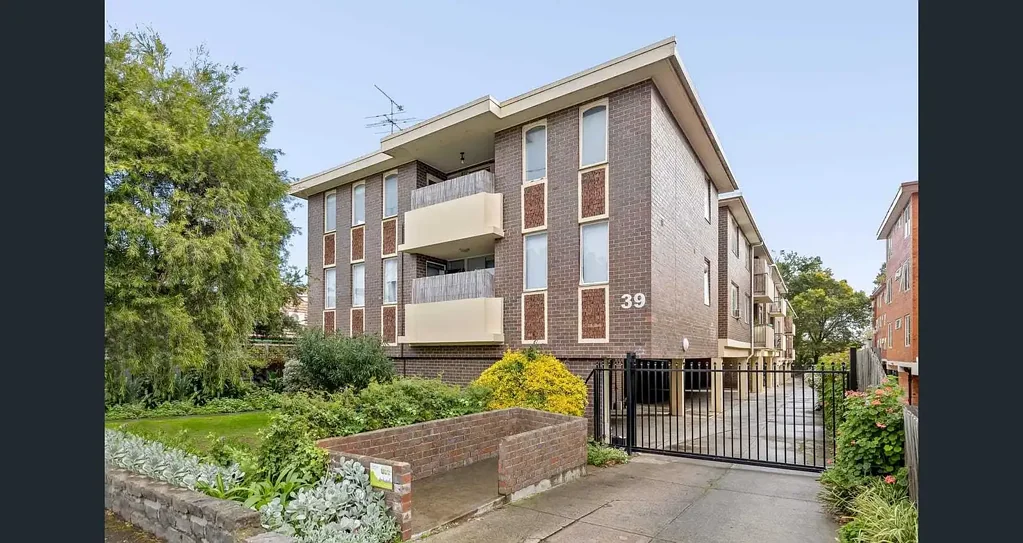 Light-Filled 2-Bedroom Apartment in St Kilda East