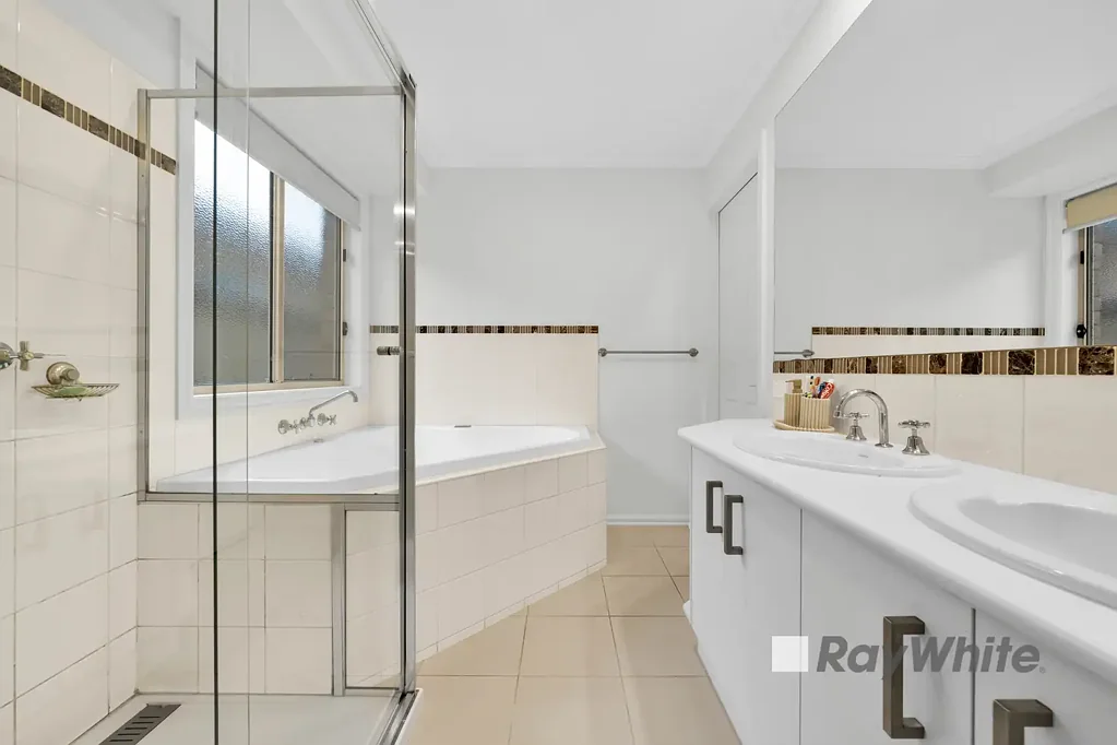 10 Mallett Grove, Lyndhurst, VIC 3975