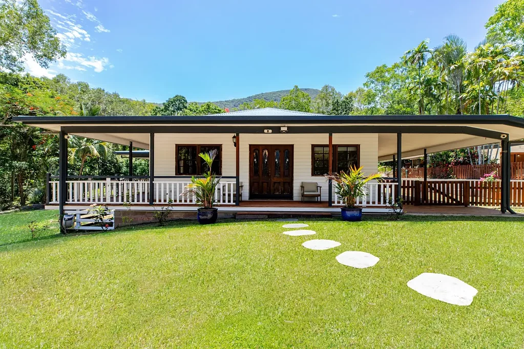 Oak Beach 6Zimmer 3 in 1 Opportunity - House, Cottage & Council Approved Subdivision
