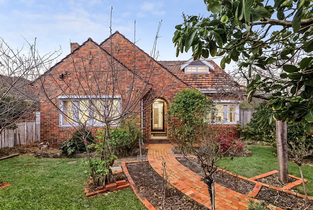 Hughesdale 4 Bedroom Timeless Tudor Charm, Exceptional Lifestyle Convenience