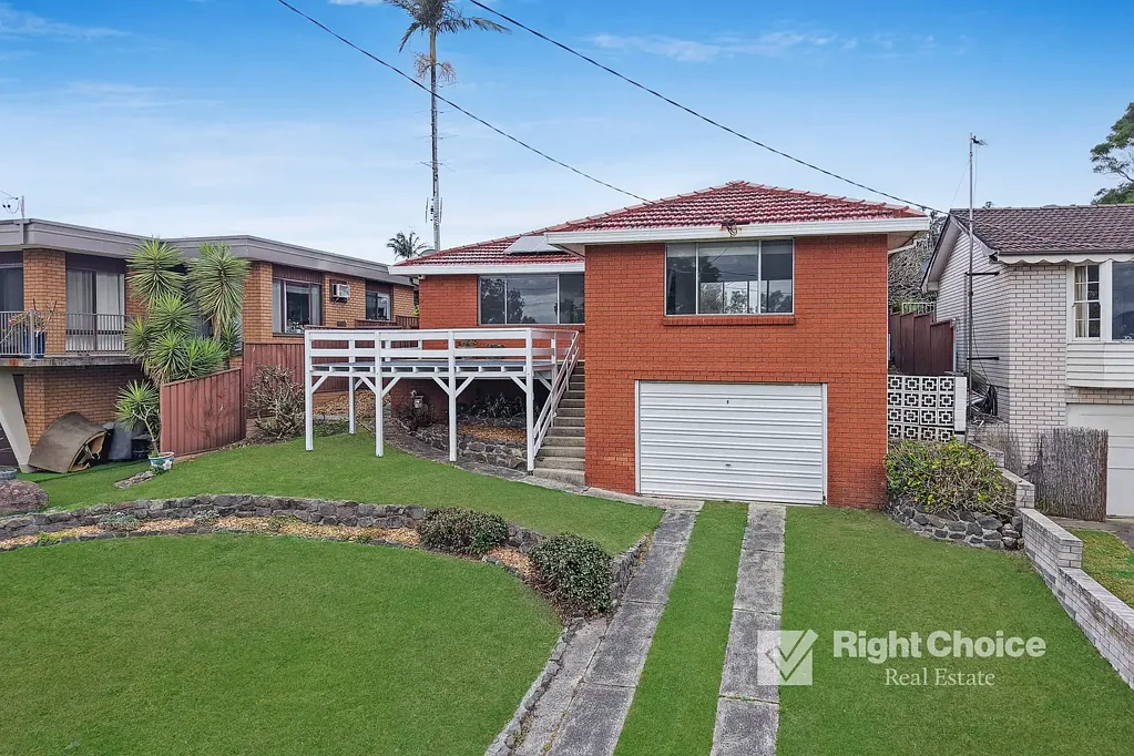 Mount Warrigal 3房  Lakeside Living at Its Best – Uninterrupted Views & Inground Pool