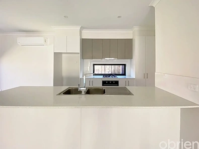 अन्य - 2/4 High Street, Werribee, VIC 3030