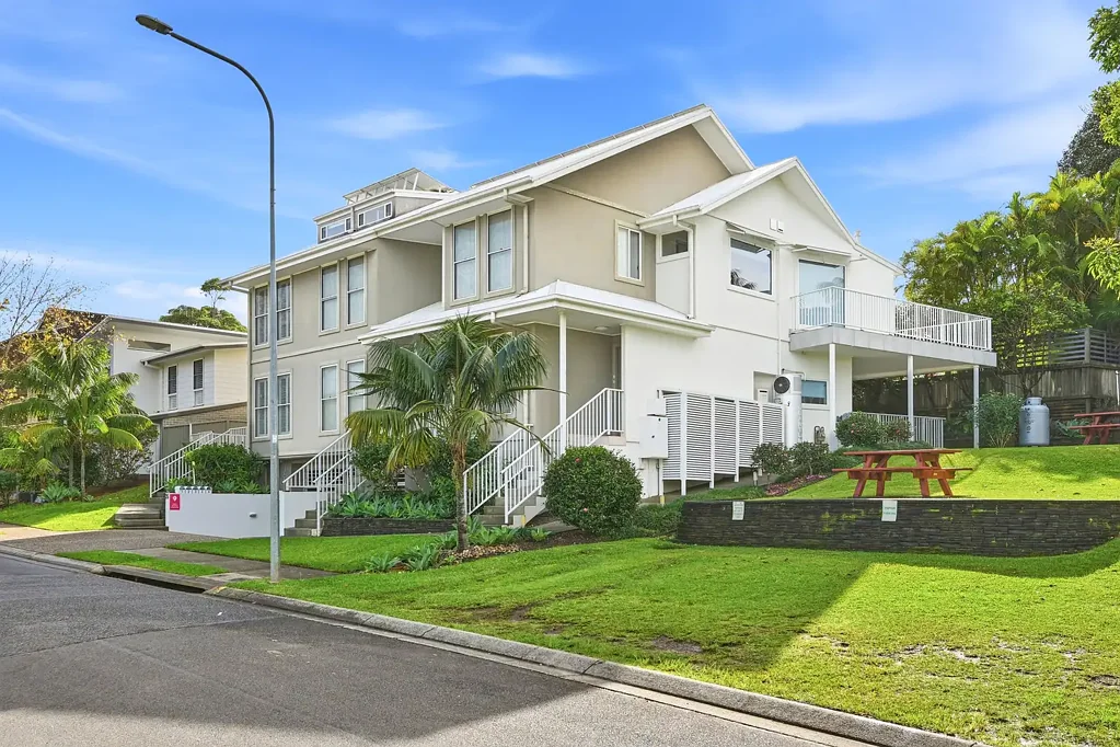 PRIME CENTRAL LIVING - PART FURNISHED!