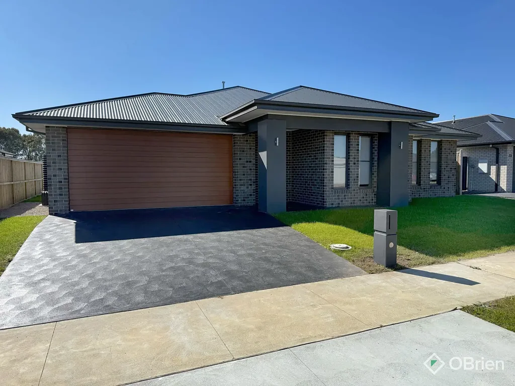 Bairnsdale 4 Bedroom Why Build When 31 Grassbird is Ready Now...