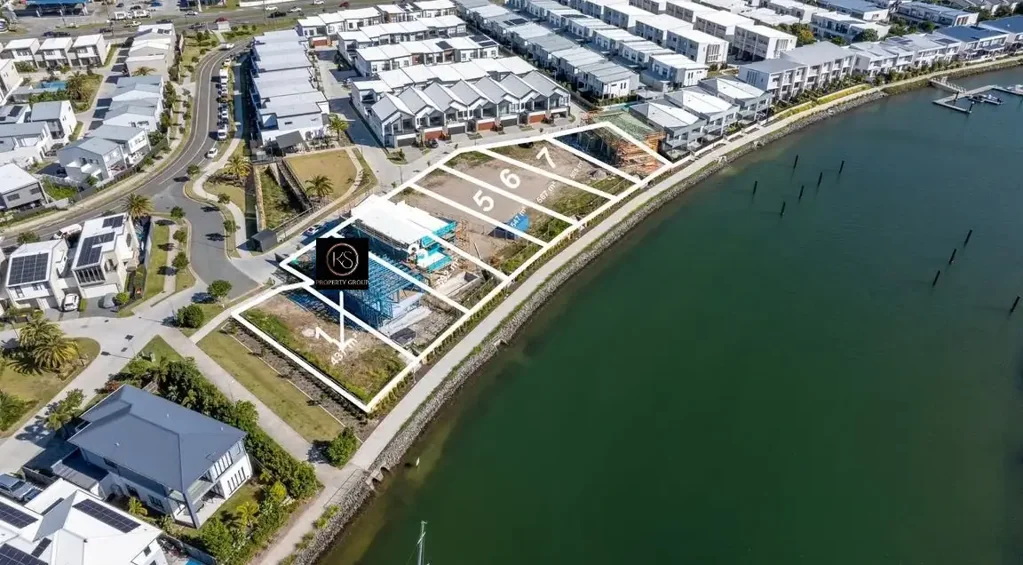 Hope Island Waterfront New Home Build Opportunity in Hope Island