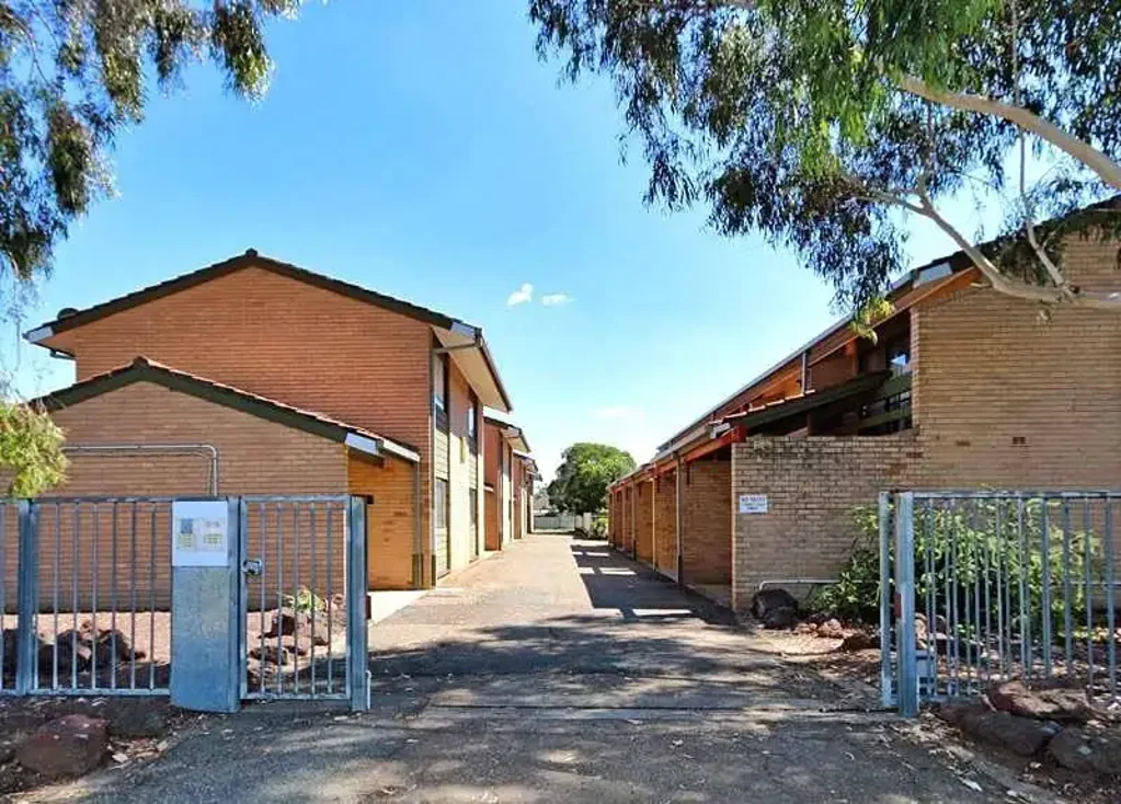 This dual level unit provides access to a CBD lifestyle